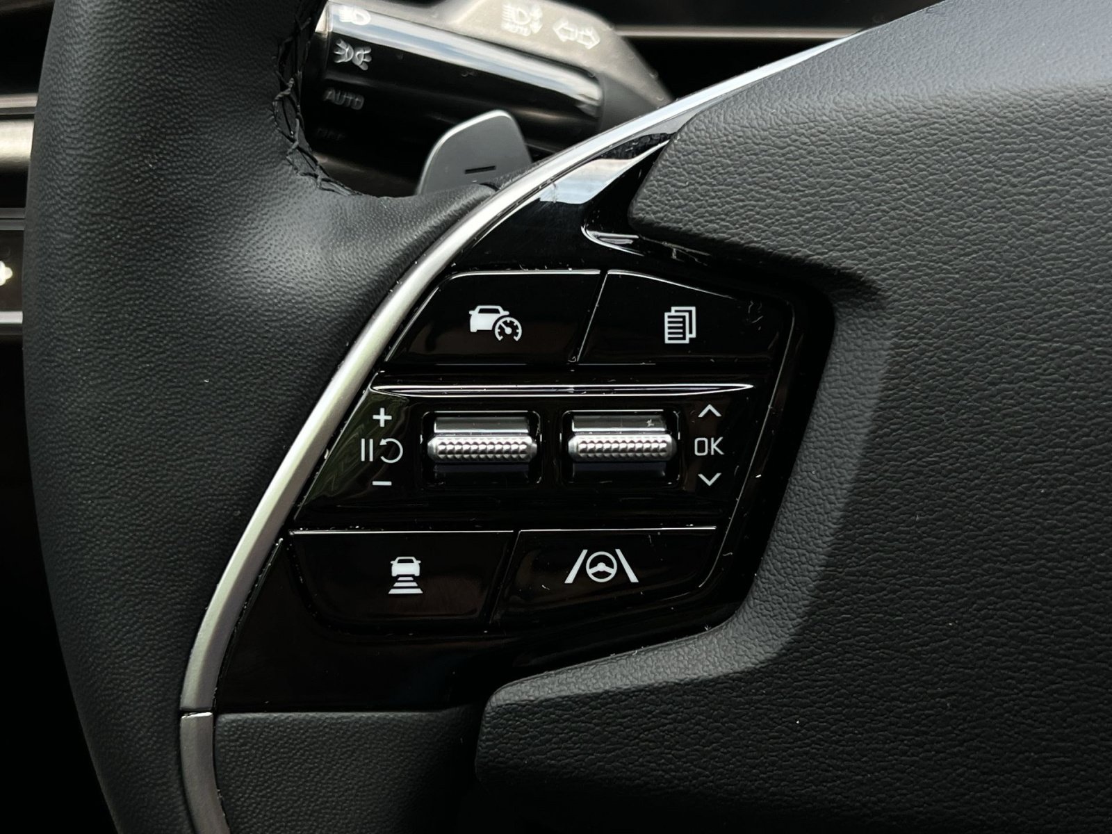 Used 2025 Kia Niro EX w/ EX Cold Weather Package FWD image 29