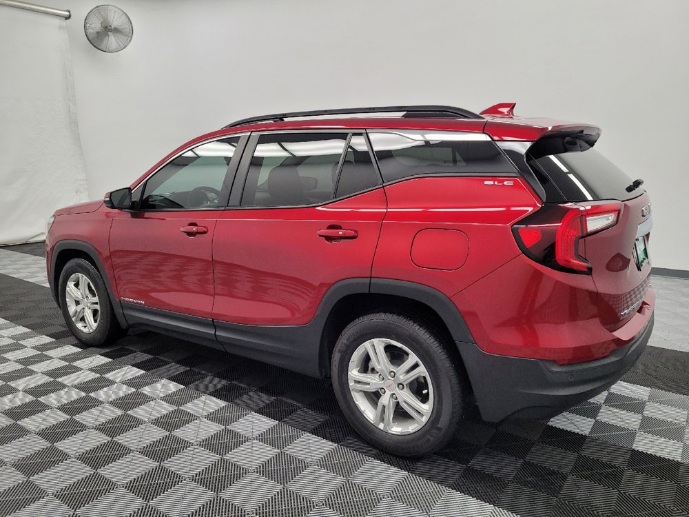 Used 2024 GMC Terrain SLE w/ Driver Convenience Package FWD image 3