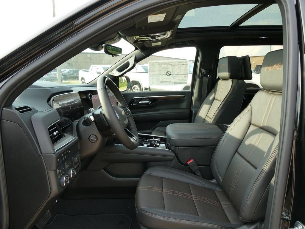New 2026 Chevrolet Suburban High Country AWD/4WD image 17