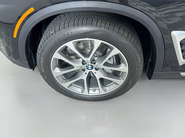 Used 2026 BMW X5 xDrive40i w/ Climate Comfort Package image 32