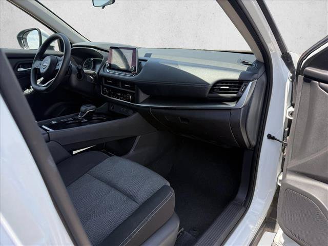 Used 2024 Nissan Rogue SV FWD image 12