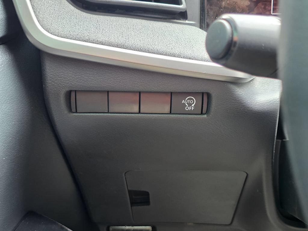 Used 2025 Nissan Kicks SV FWD image 19