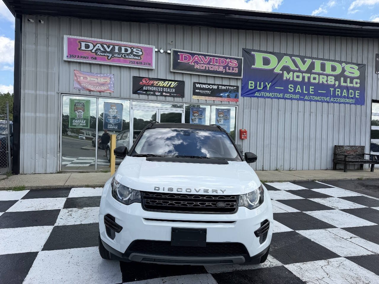 Used 2017 Land Rover Discovery Sport SE AWD/4WD image 3