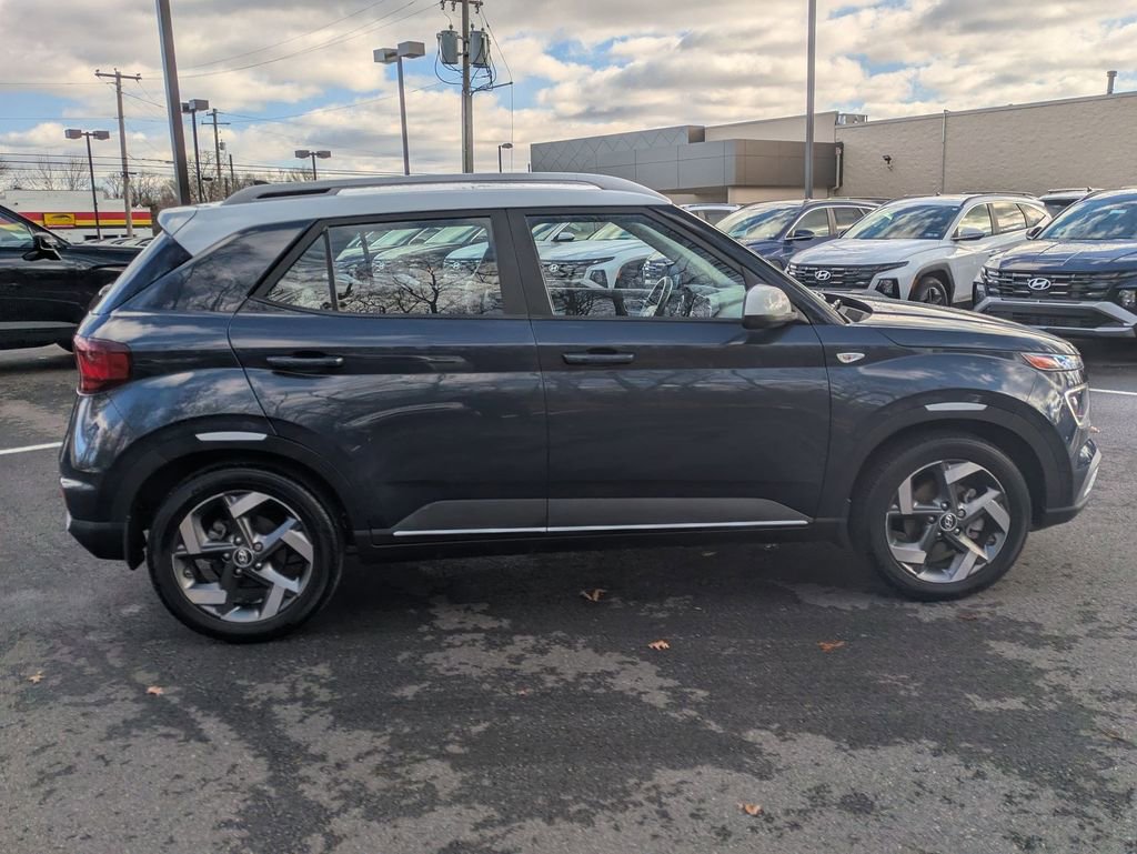 Certified 2021 Hyundai Venue image 4