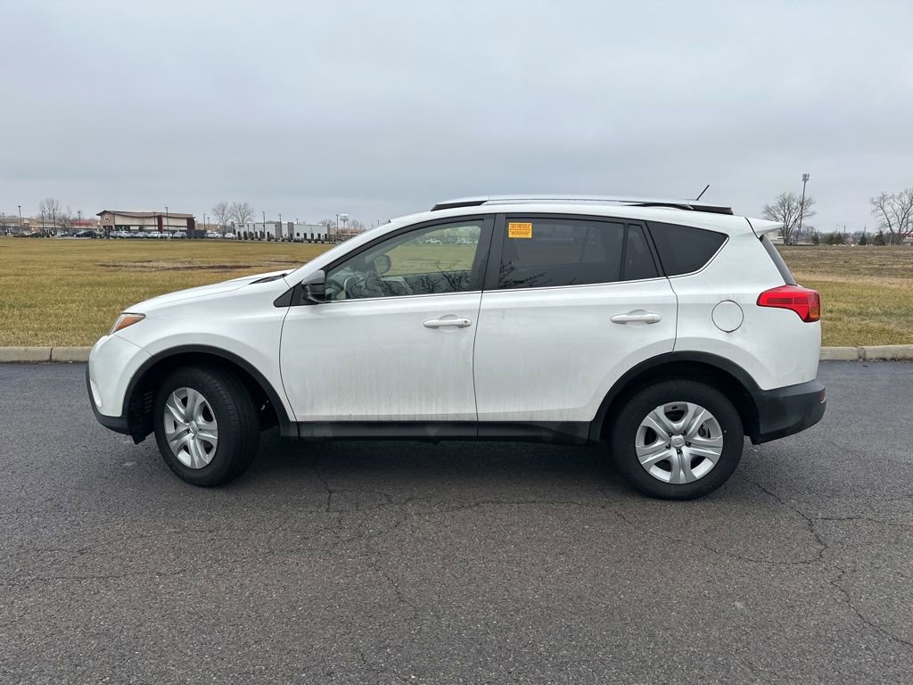 Used 2015 Toyota RAV4 LE image 7