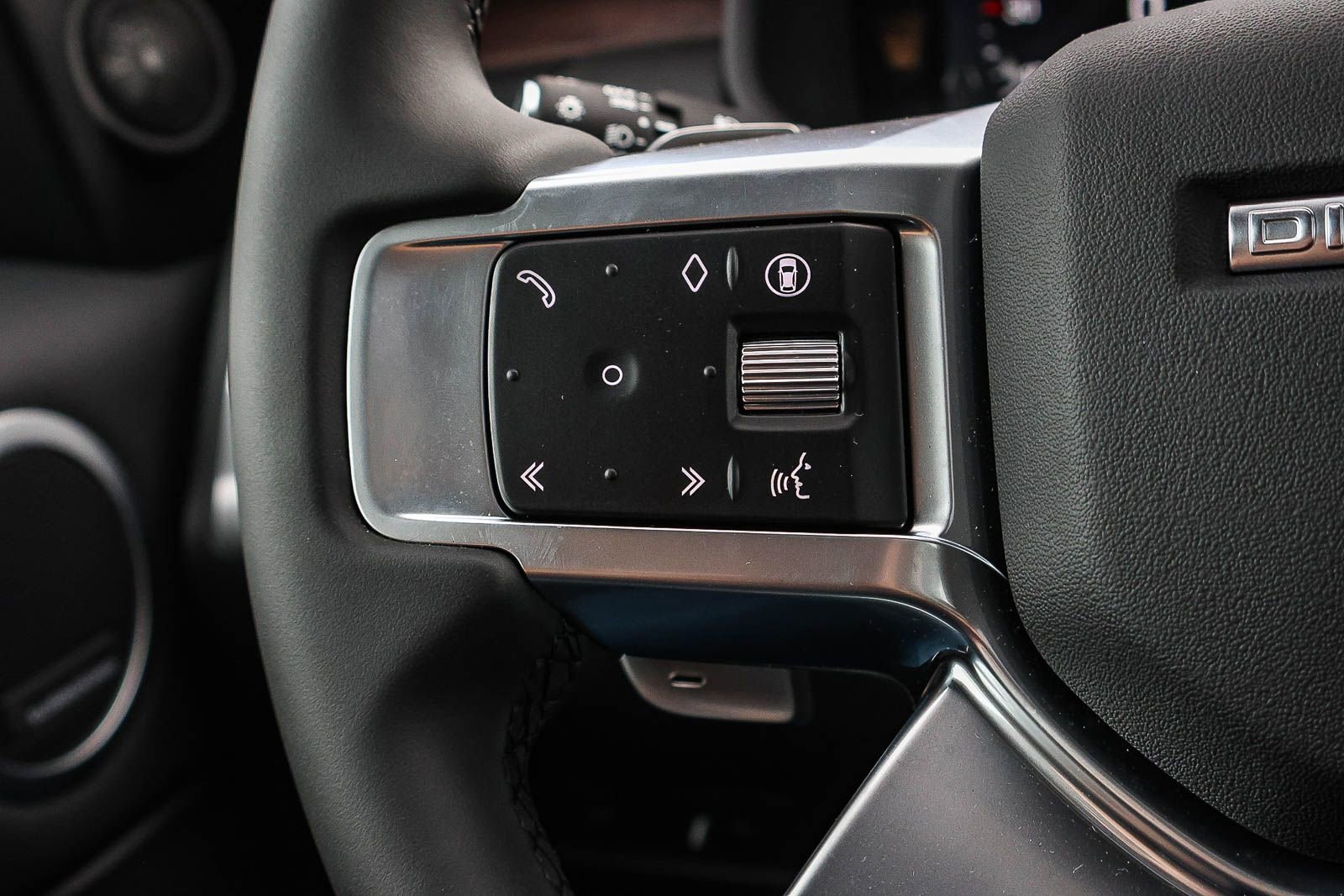 New 2026 Land Rover Discovery S image 38