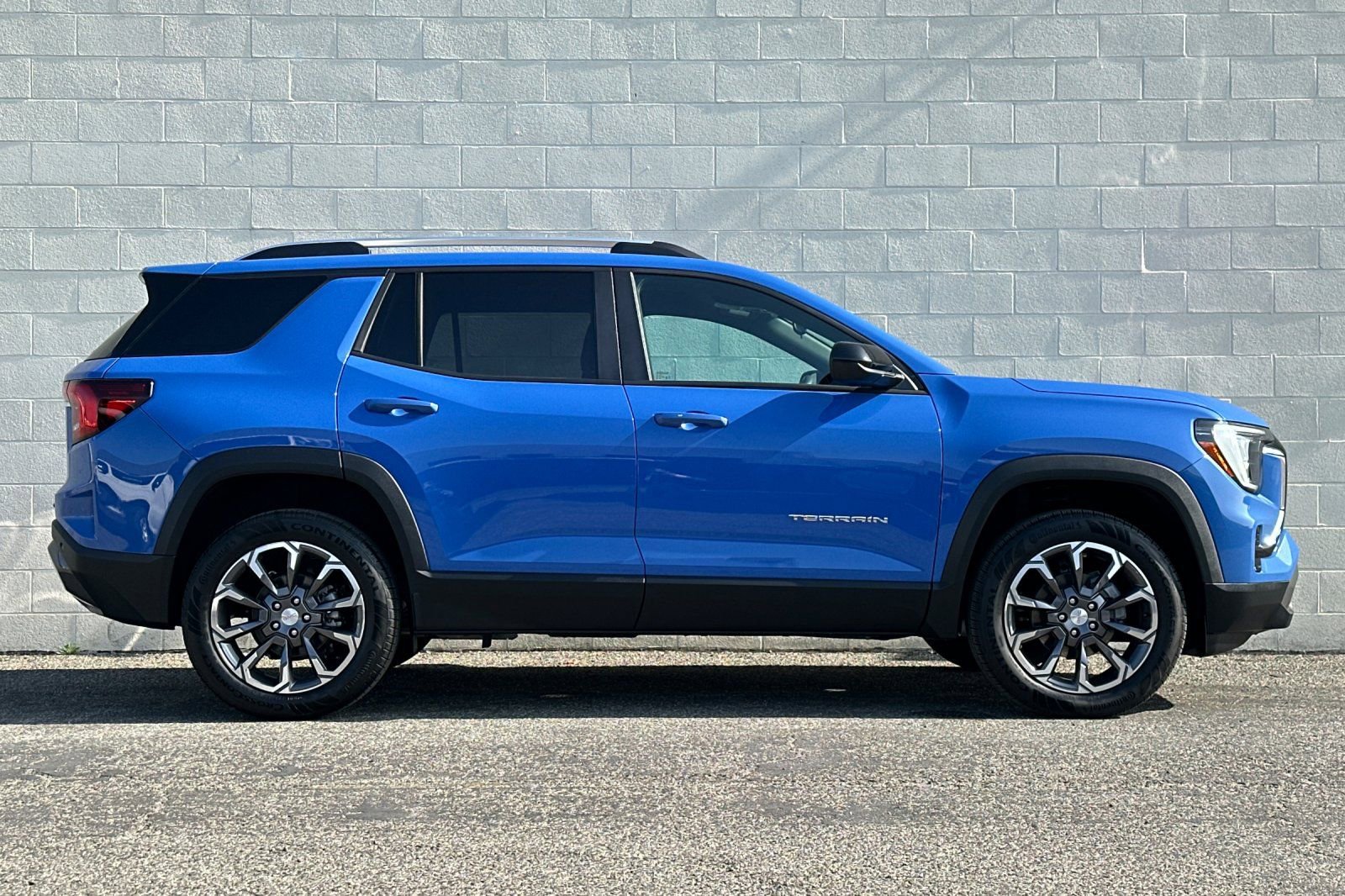Used 2026 GMC Terrain Elevation w/ Elevation Premium Package FWD image 3