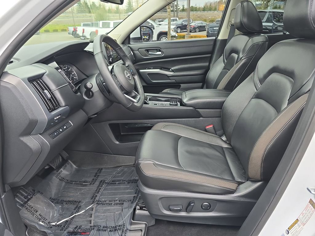 Used 2025 Nissan Pathfinder SL w/ SL Premium Package image 24