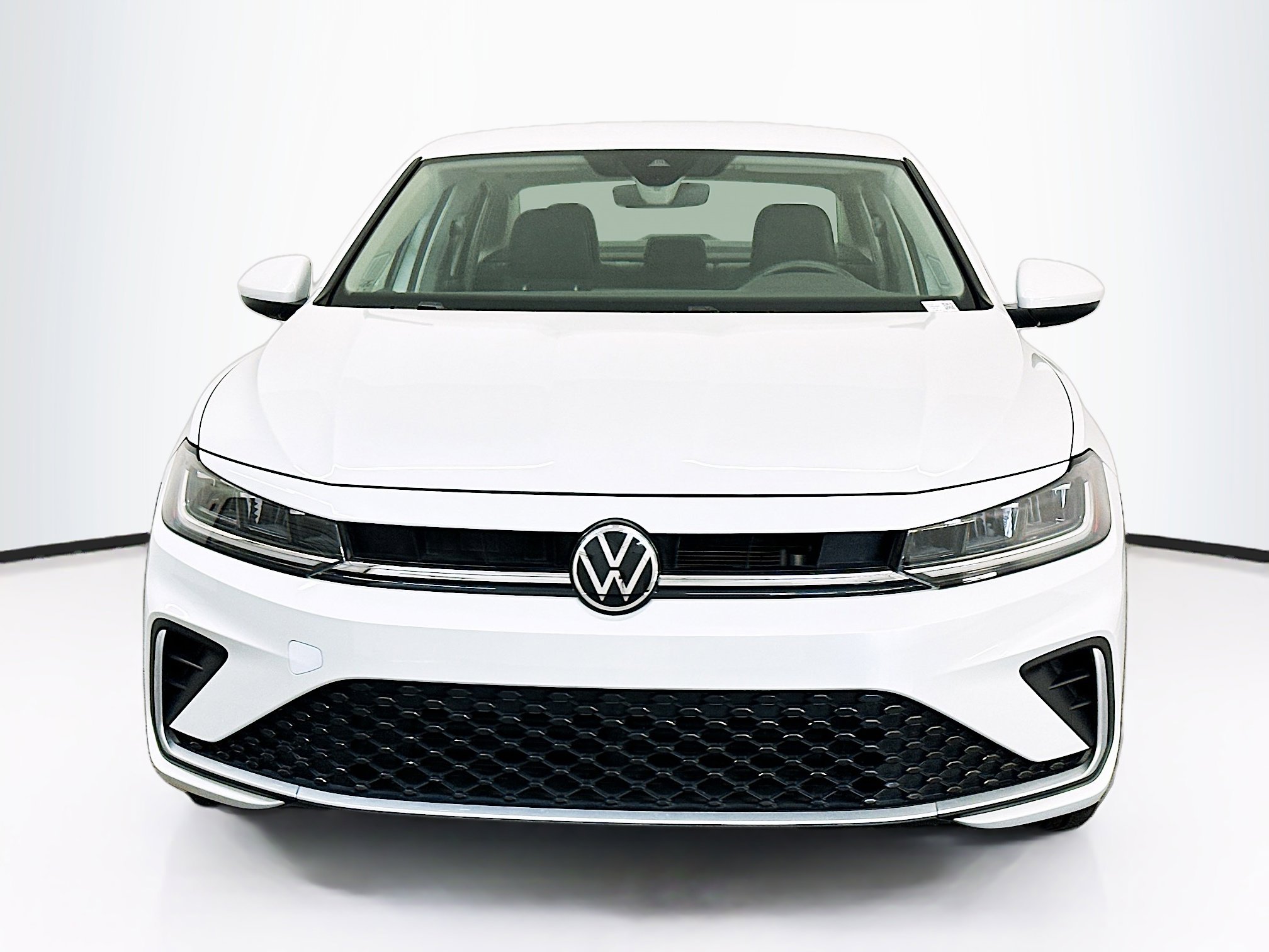 Used 2025 Volkswagen Jetta SE image 2