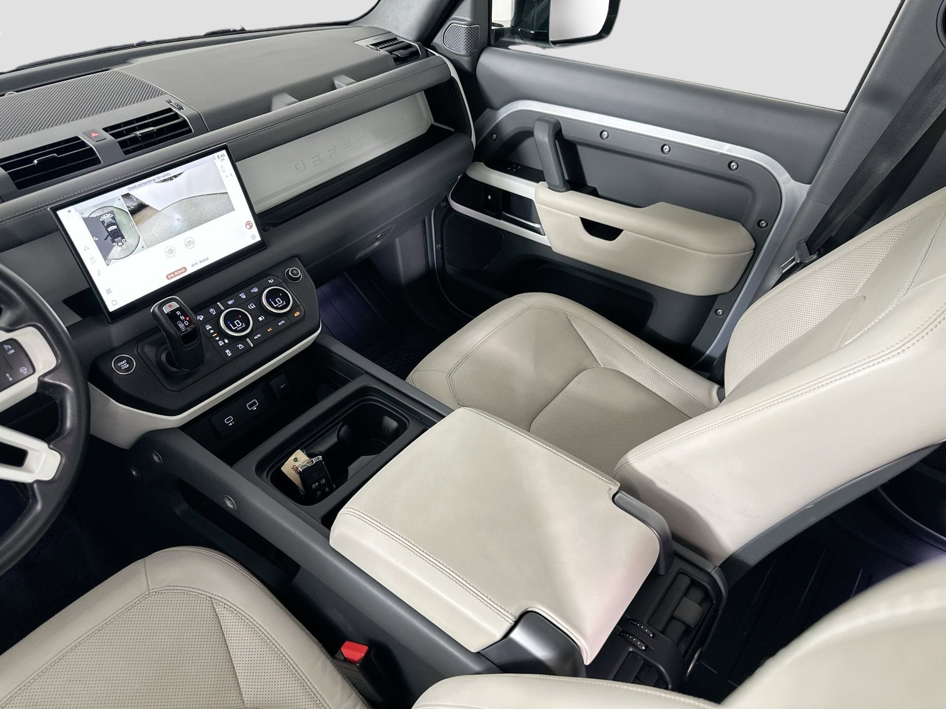 Used 2024 Land Rover Defender 110 SE image 26