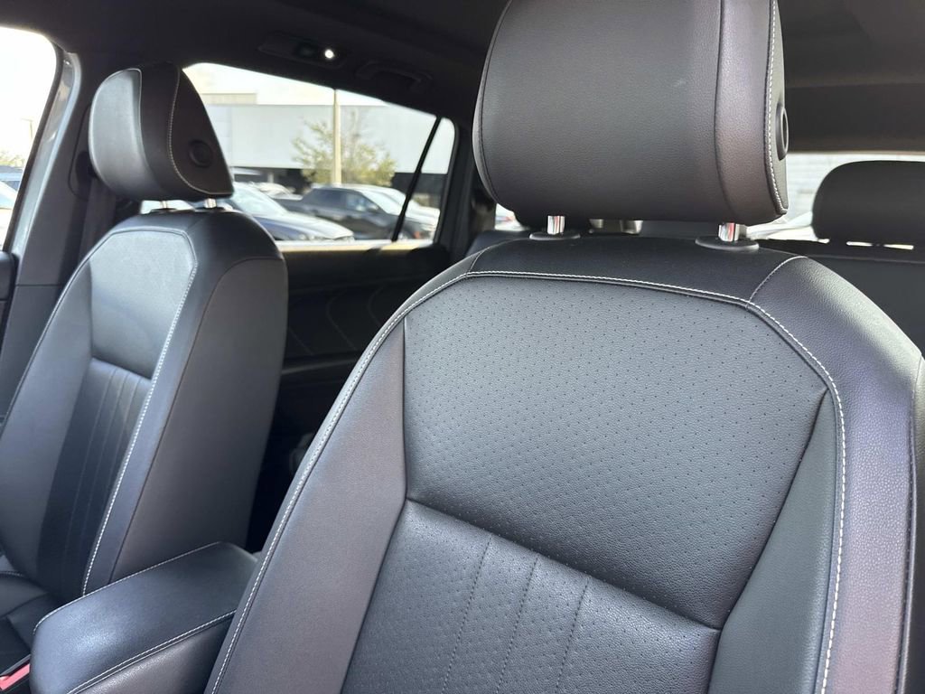 Used 2022 Volkswagen Tiguan SE R-Line image 25