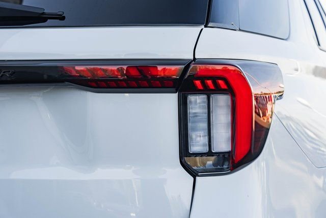 Used 2025 Ford Explorer ST-Line w/ ST-Line Street Pack image 10