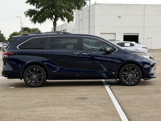 Used 2024 Toyota Sienna XSE FWD image 3