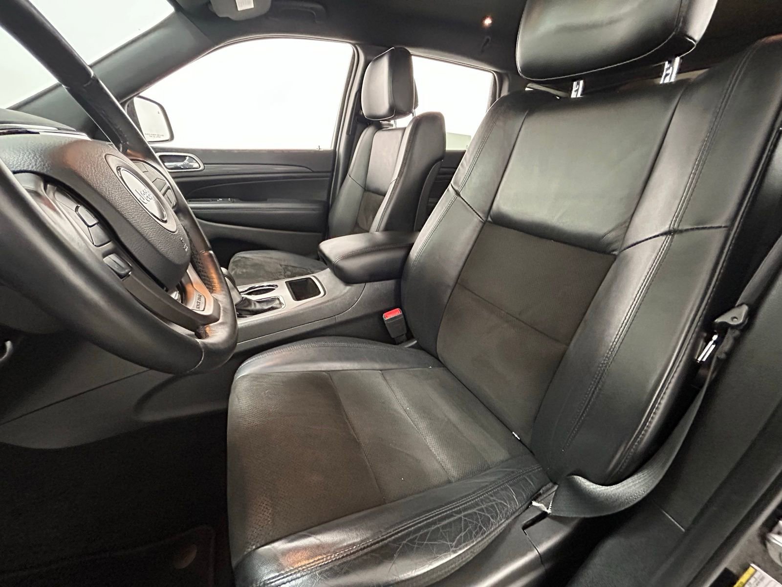 Used 2019 Jeep Grand Cherokee Altitude image 30