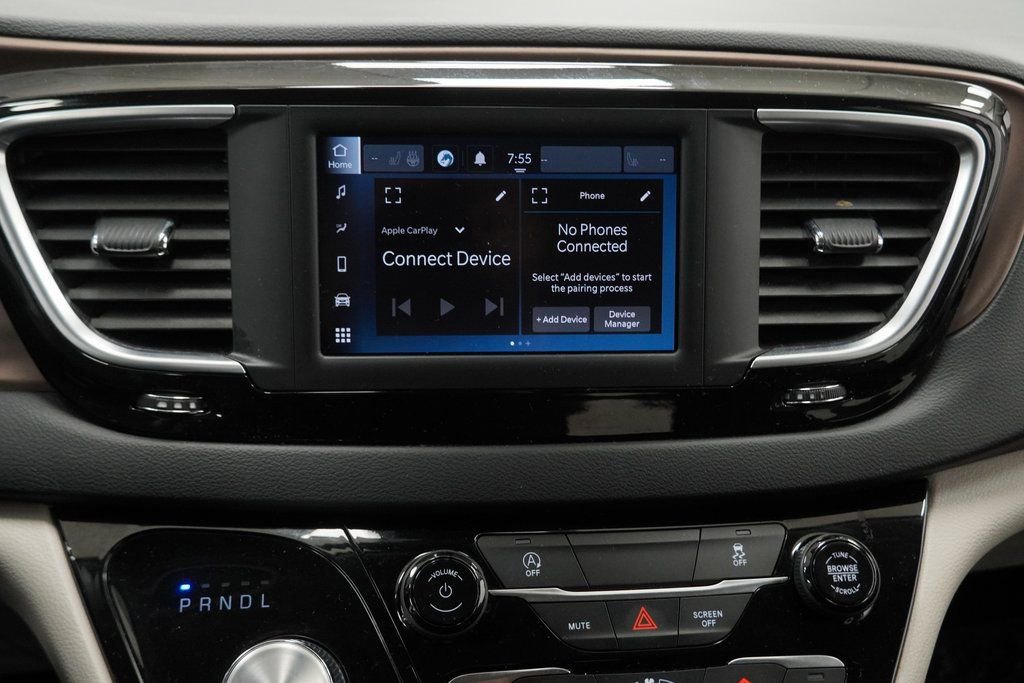 Used 2023 Chrysler Voyager LX image 26