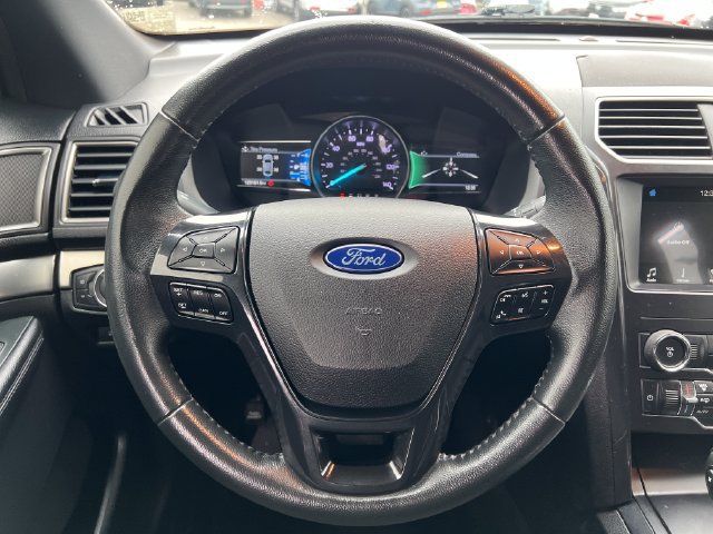 Used 2018 Ford Explorer XLT w/ Equipment Group 201A AWD/4WD image 19