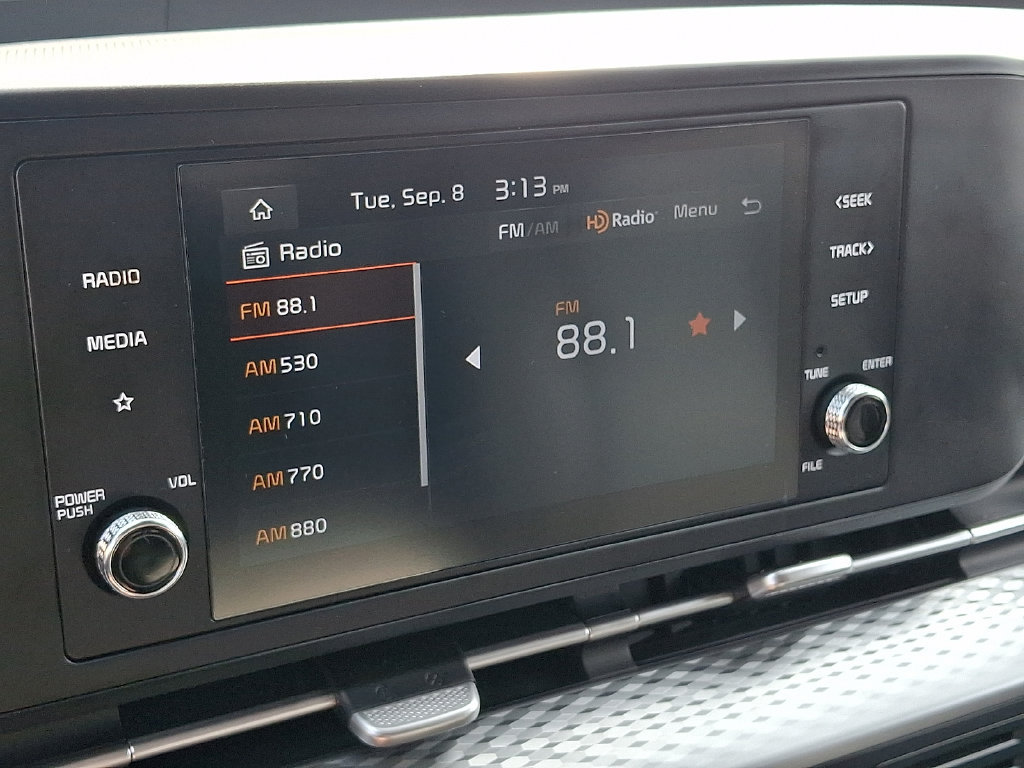 Used 2024 Kia Carnival LX FWD image 17