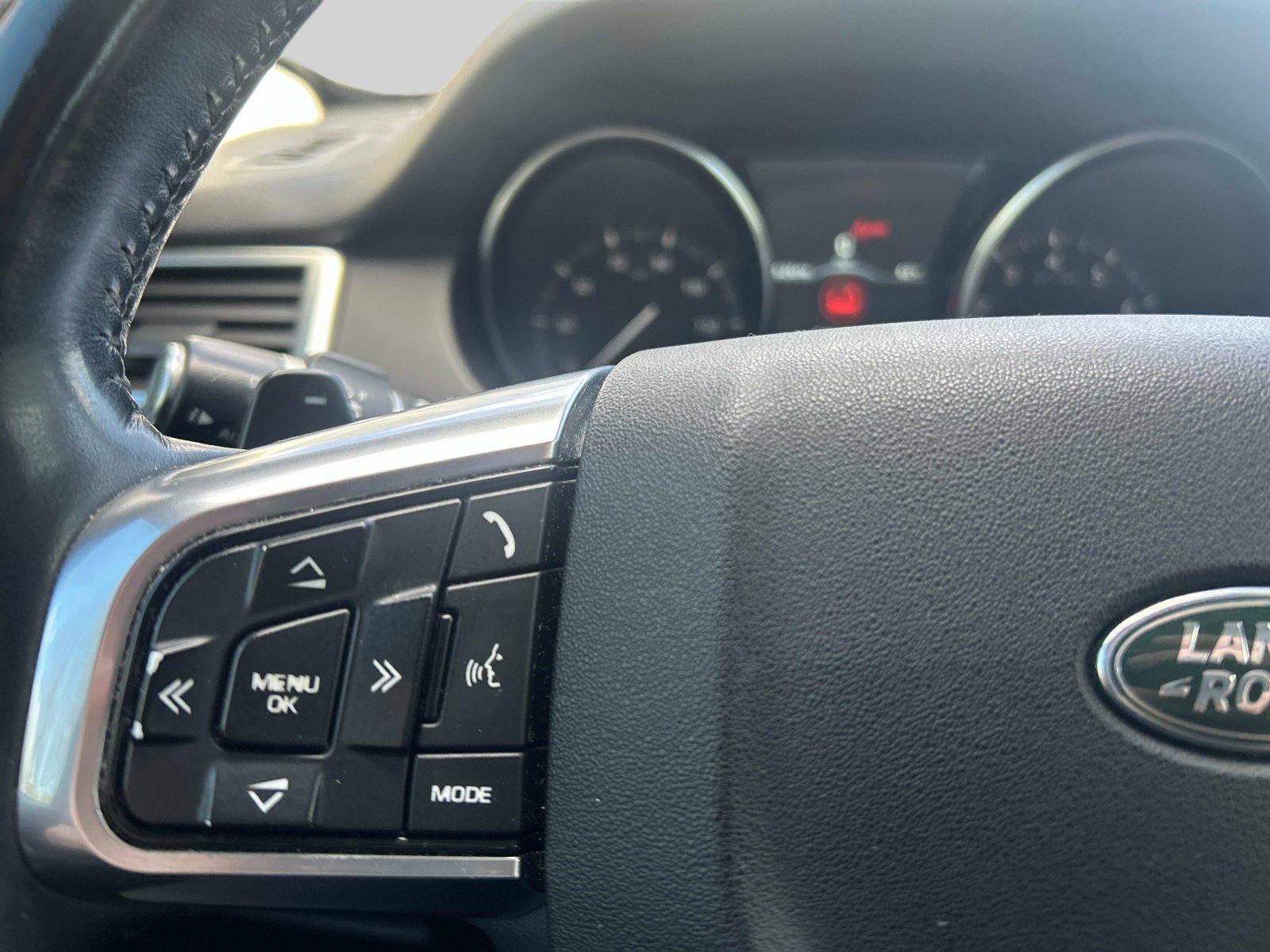 Used 2018 Land Rover Discovery Sport SE AWD/4WD image 22