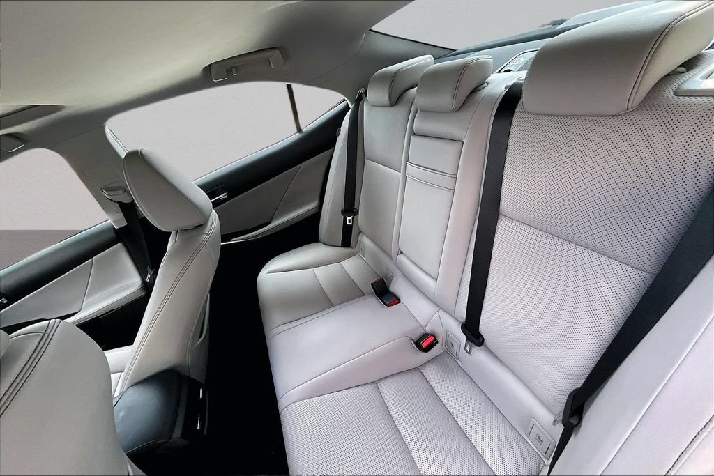 Used 2016 Lexus IS 200t RWD image 22
