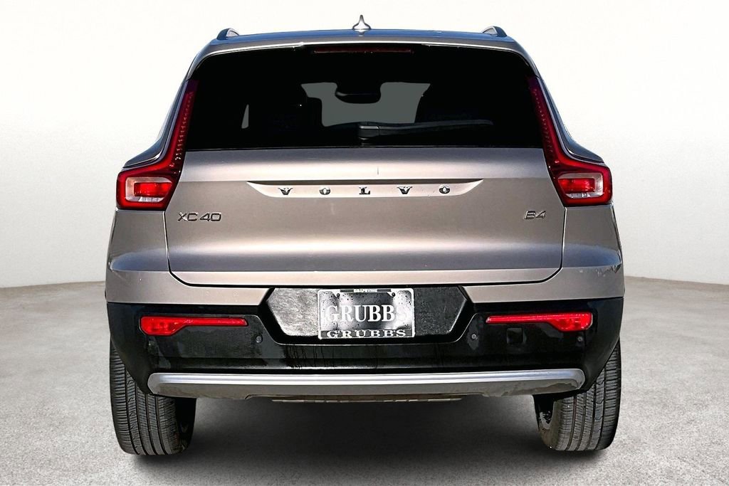 Used 2023 Volvo XC40 B4 Plus w/ Protection Package Premier image 7