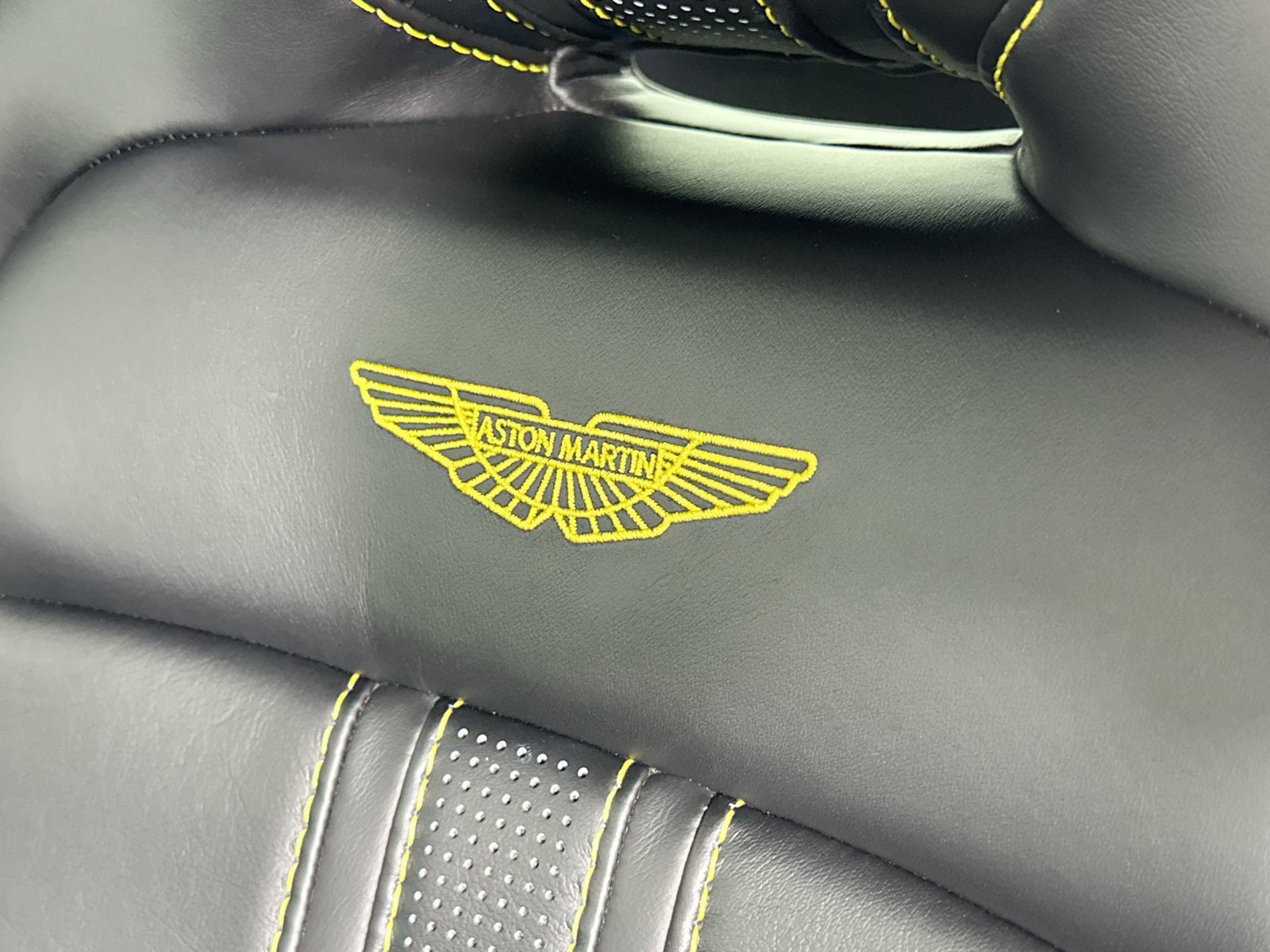 Used 2019 Aston Martin V8 Vantage Coupe RWD image 31