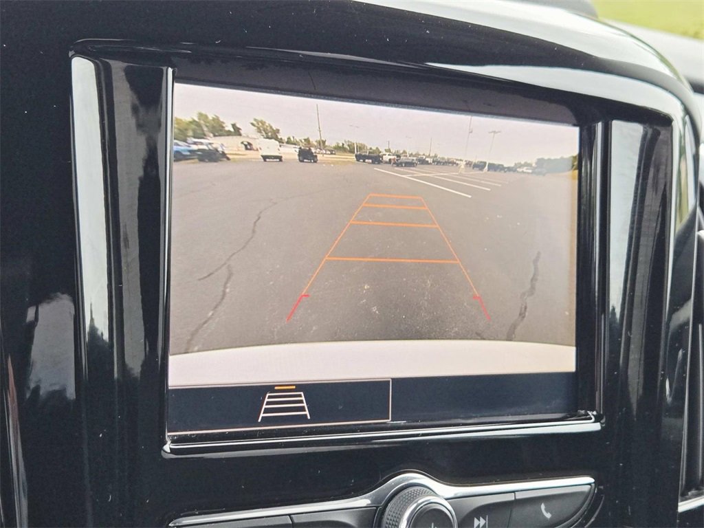 Used 2021 Chevrolet Traverse LT image 28