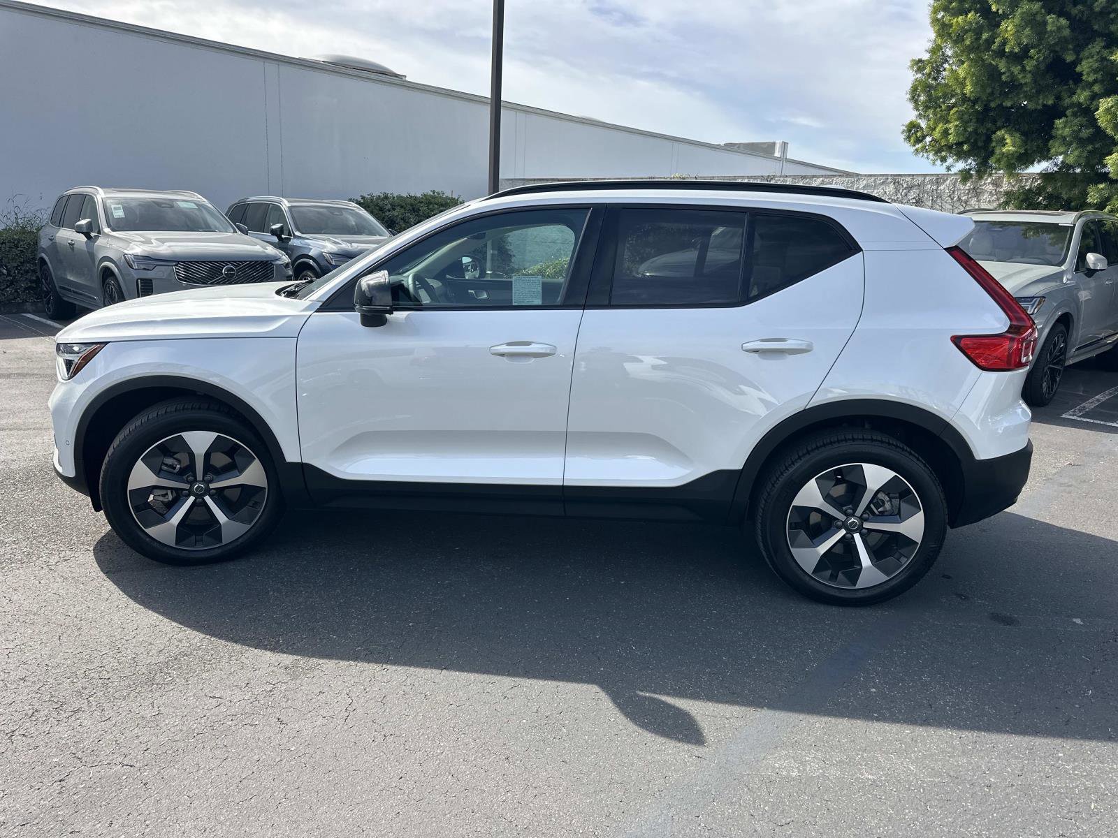 Certified 2026 Volvo XC40 B5 Plus w/ Protection Package Premier image 7
