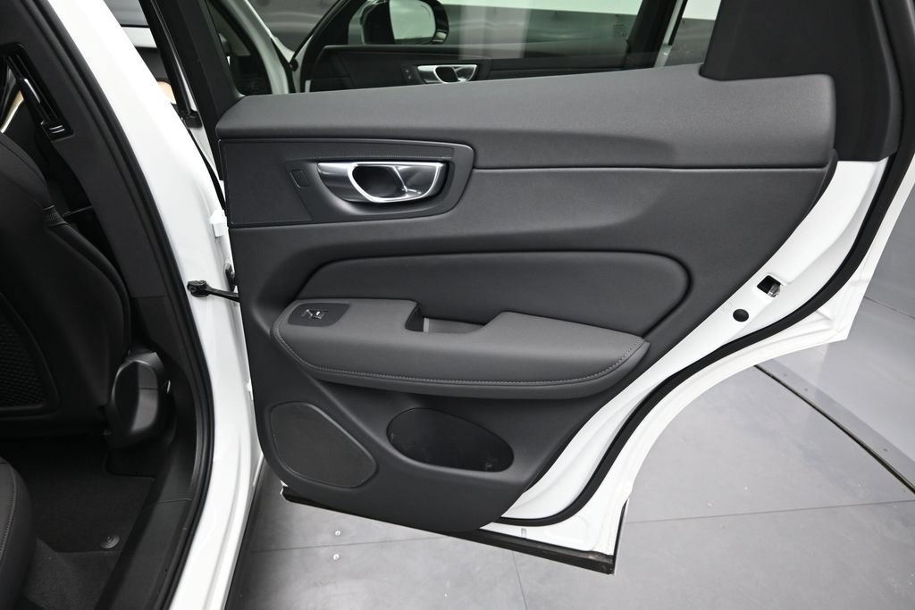 New 2026 Volvo XC60 B5 Core AWD/4WD image 16
