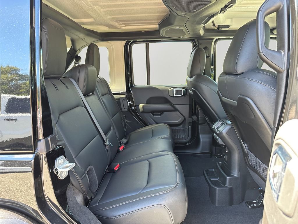 New 2025 Jeep Wrangler Unlimited Sahara AWD/4WD image 13