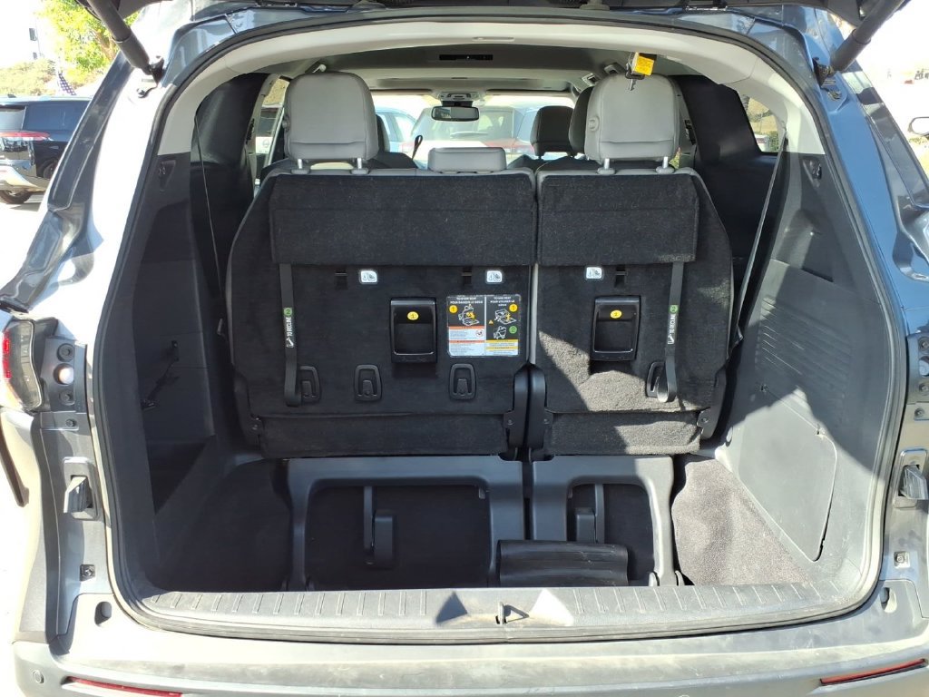 Used 2025 Toyota Sienna XLE FWD image 7