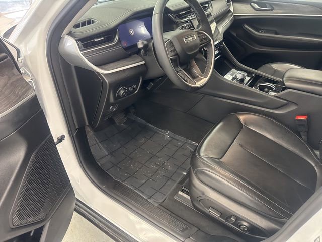 Used 2023 Jeep Grand Cherokee Limited AWD/4WD image 14