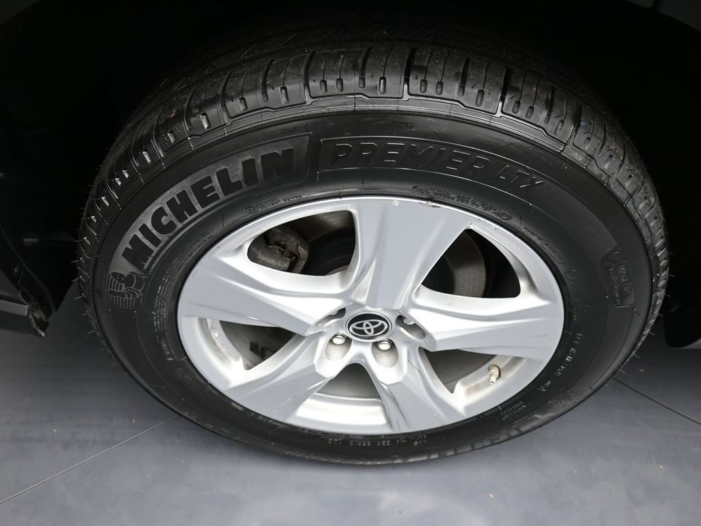 Certified 2023 Toyota Highlander L image 12