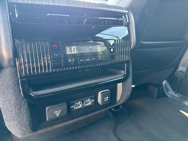 Used 2023 Jeep Wagoneer L Series II RWD image 32