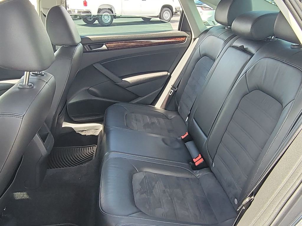 Used 2012 Volkswagen Passat TDI SEL Premium FWD image 24