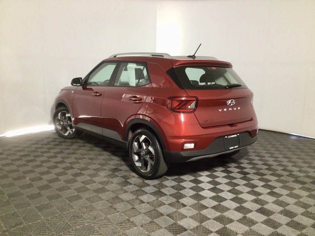 Used 2023 Hyundai Venue Limited w/ Cargo Package image 10