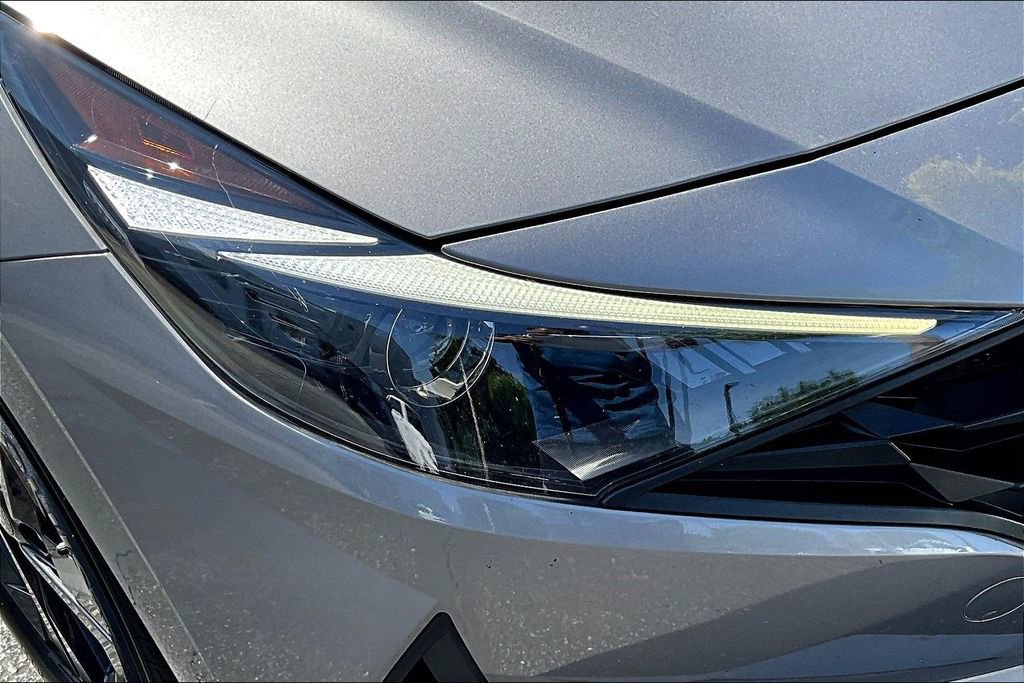 Used 2023 Hyundai Elantra SEL image 29