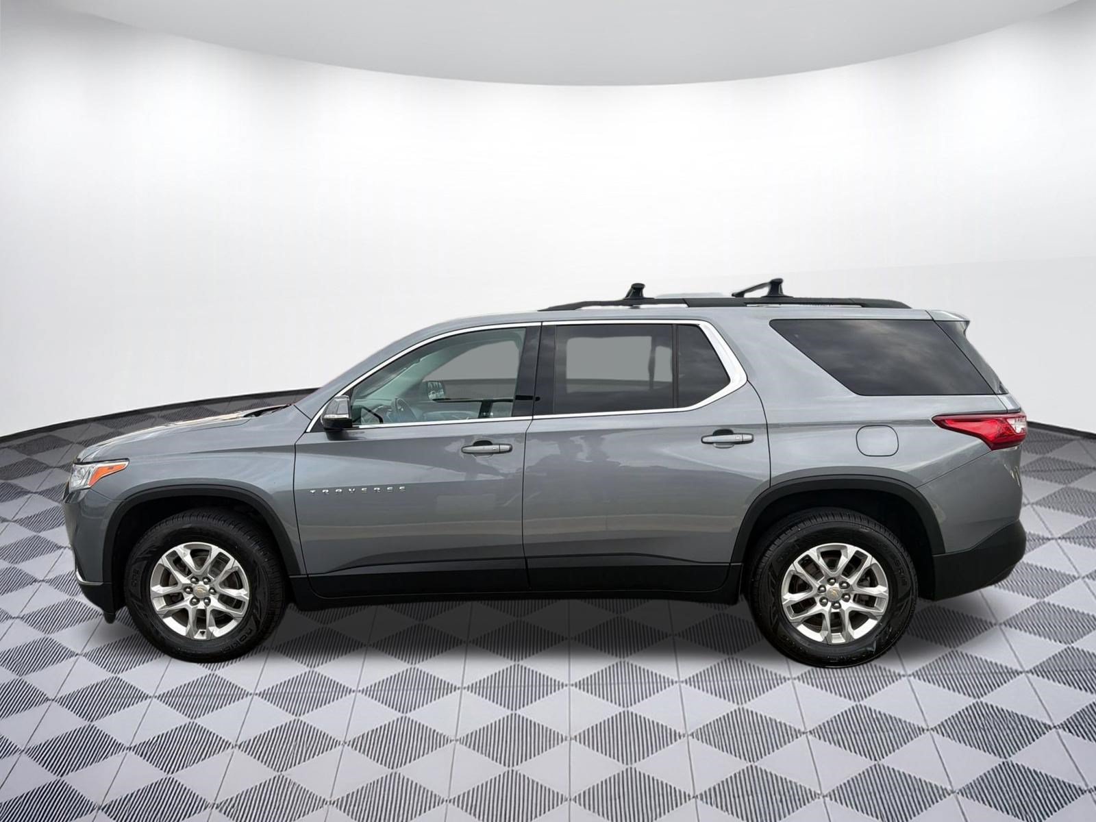 Used 2019 Chevrolet Traverse LT FWD image 2