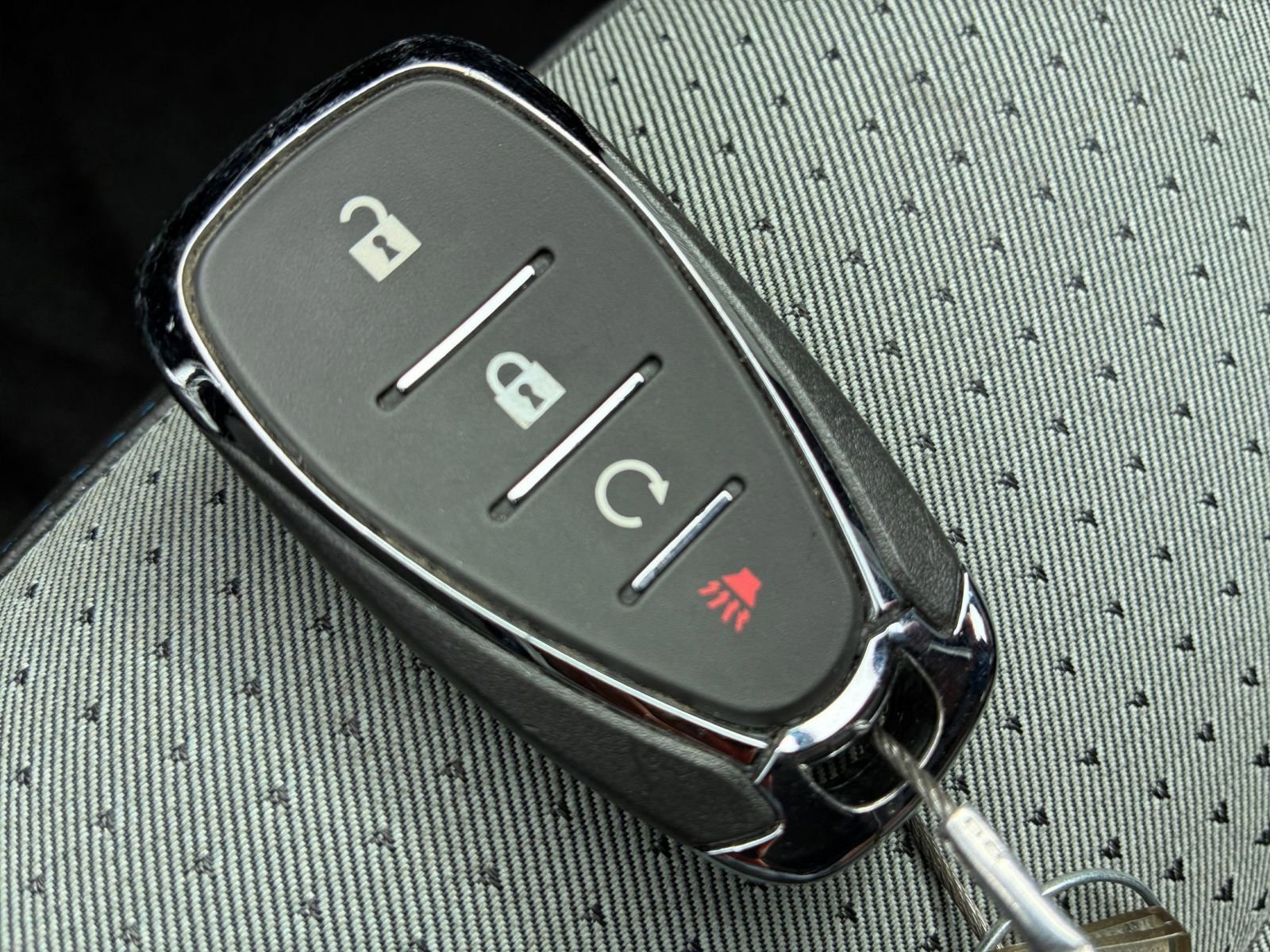 Used 2025 Chevrolet Trax LT w/ LT Convenience Package FWD image 23