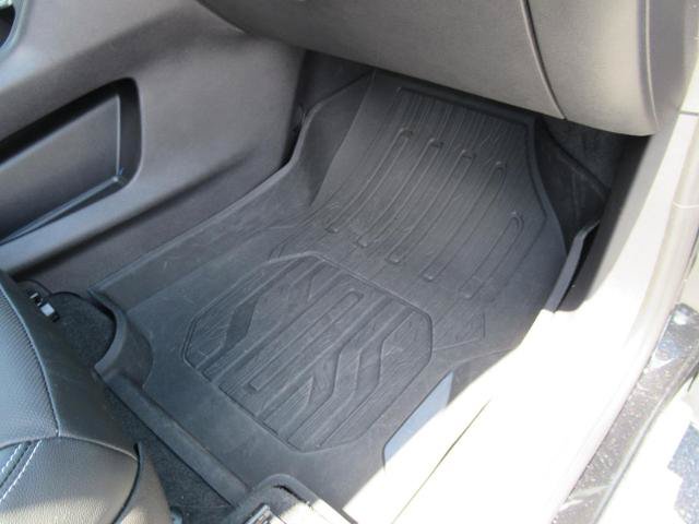 Used 2024 GMC Terrain SLT w/ Infotainment Package II AWD/4WD image 32