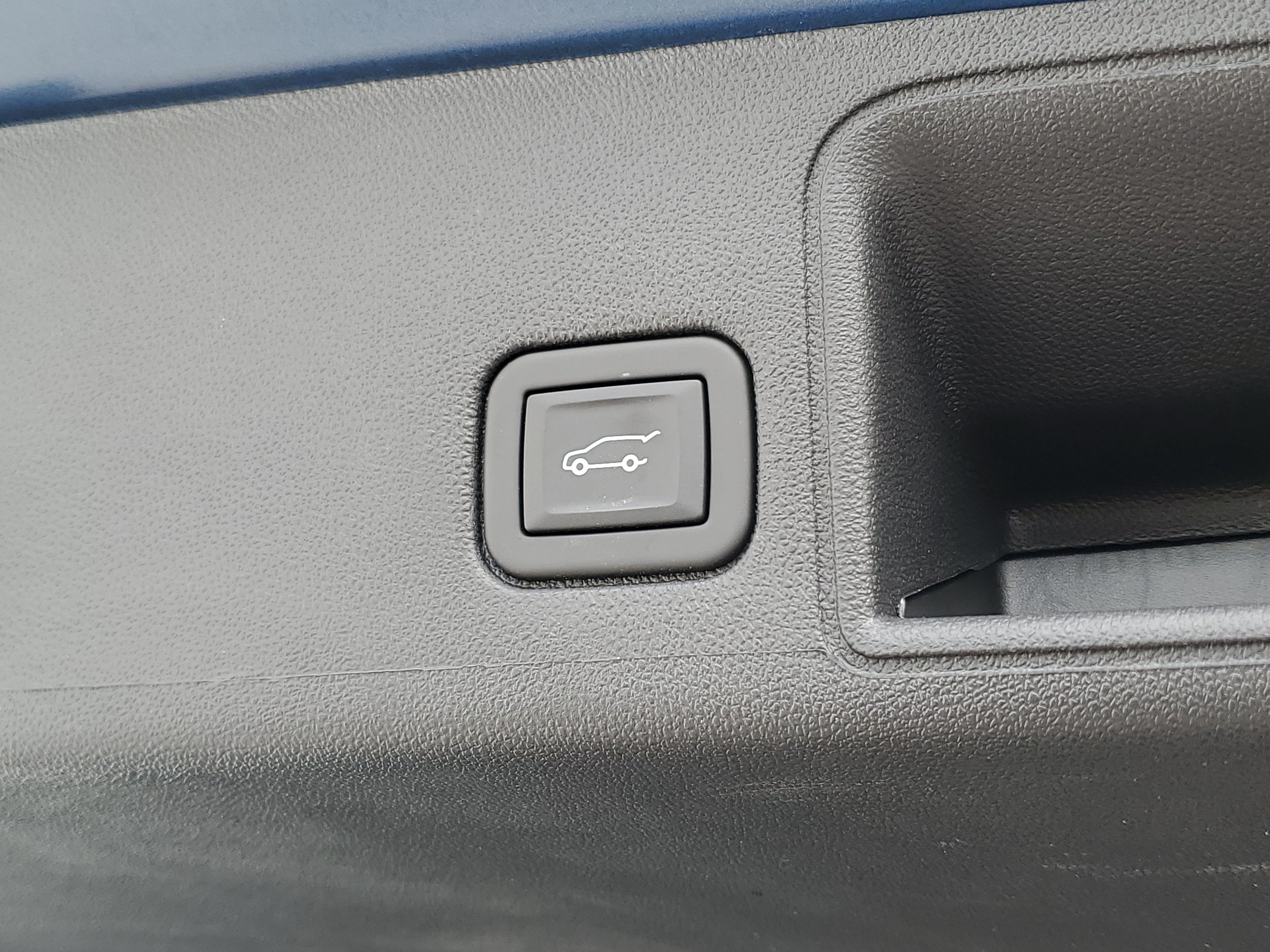 Used 2024 GMC Terrain SLE w/ Driver Convenience Package FWD image 10