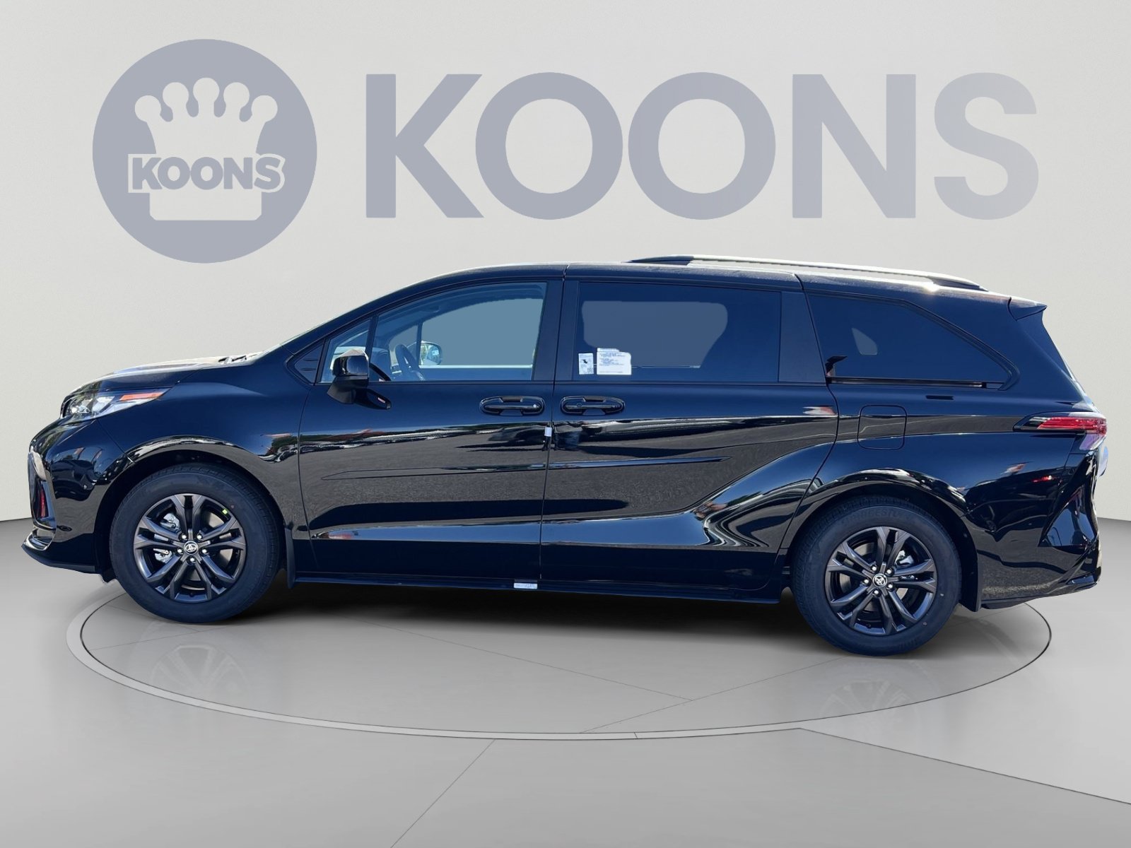 New 2026 Toyota Sienna XSE AWD/4WD image 2