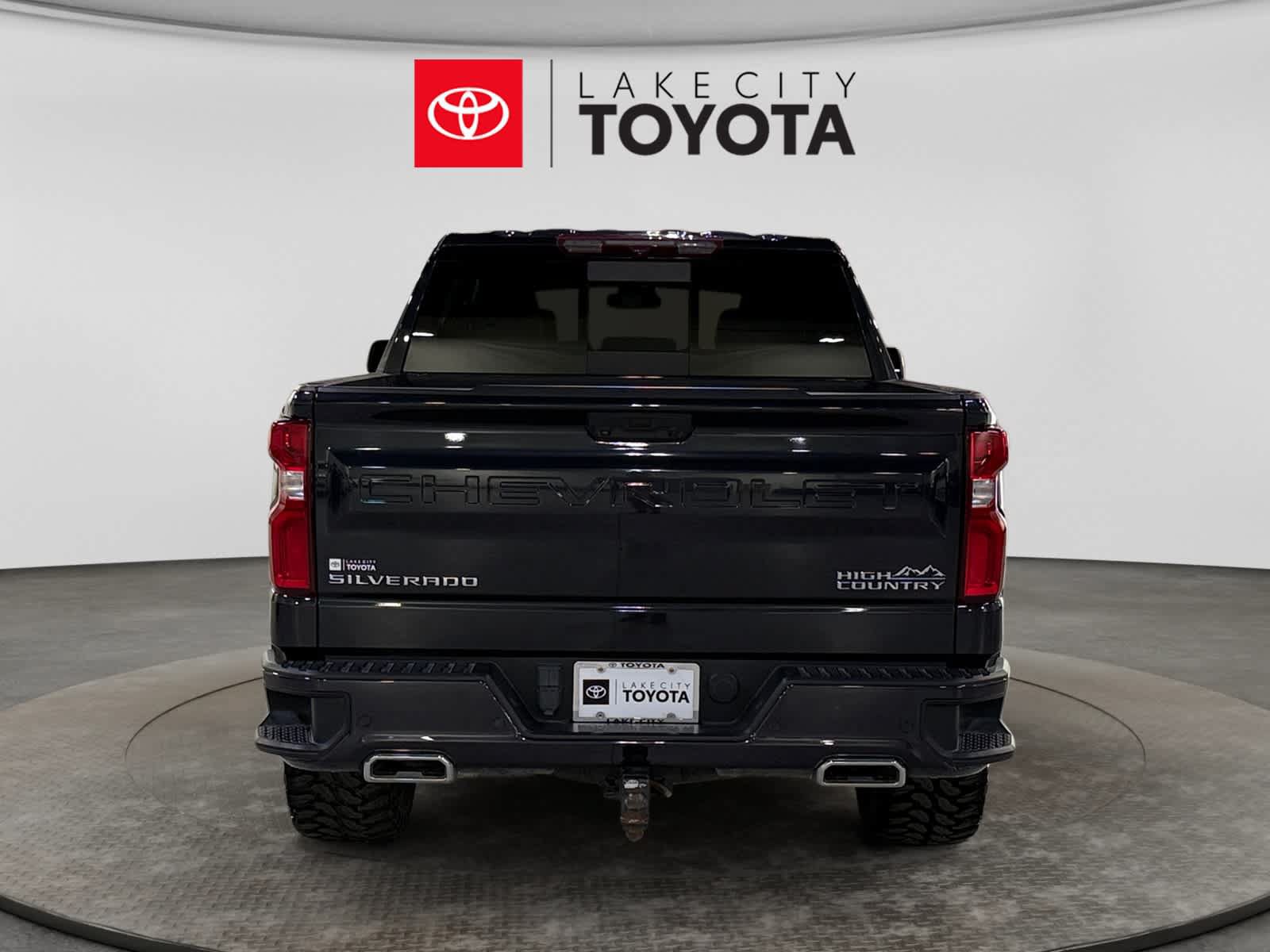 Used 2023 Chevrolet Silverado 1500 High Country w/ Z71 Off-Road Package AWD/4WD image 7