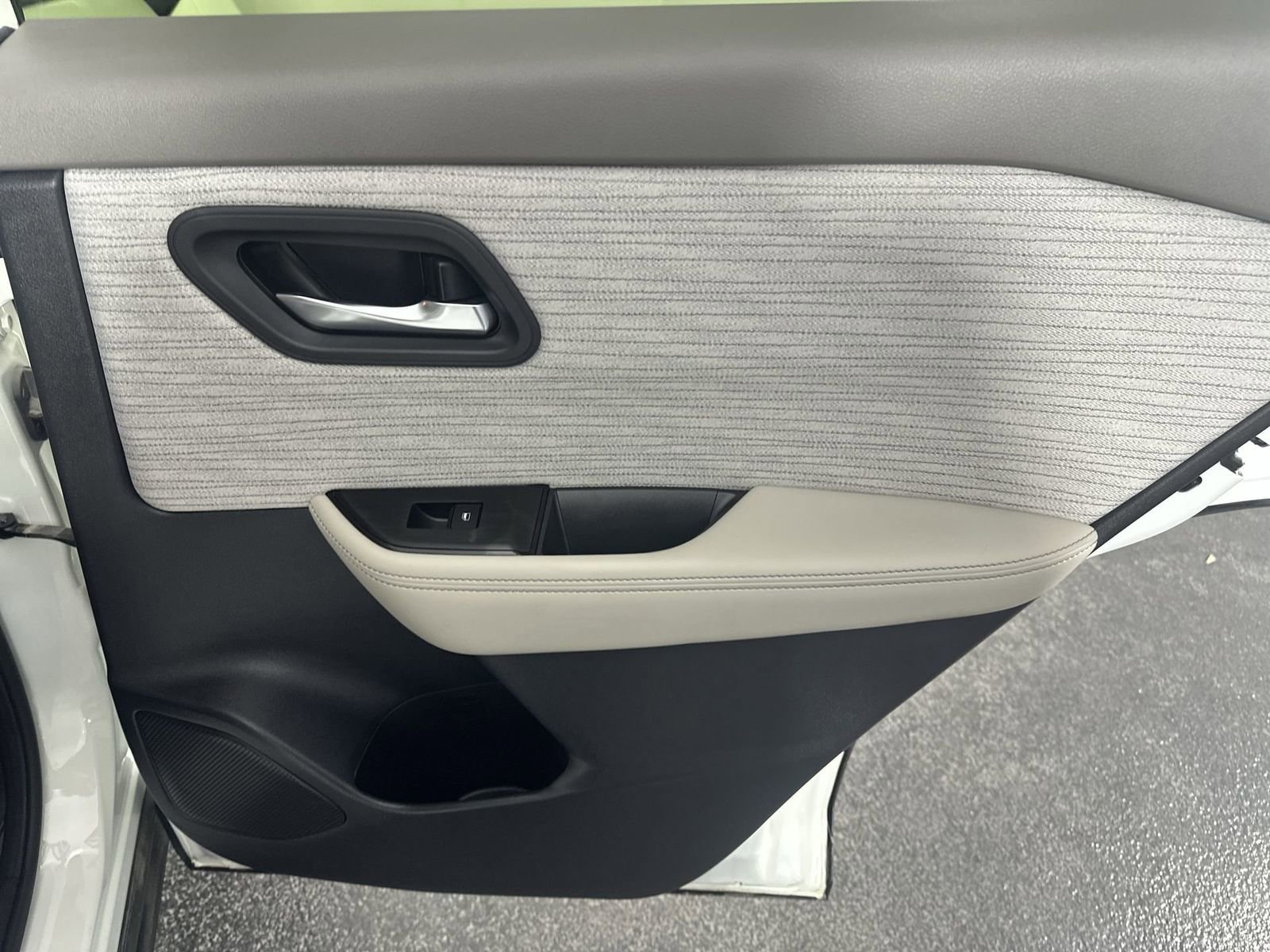 Used 2023 Nissan Rogue SV image 35