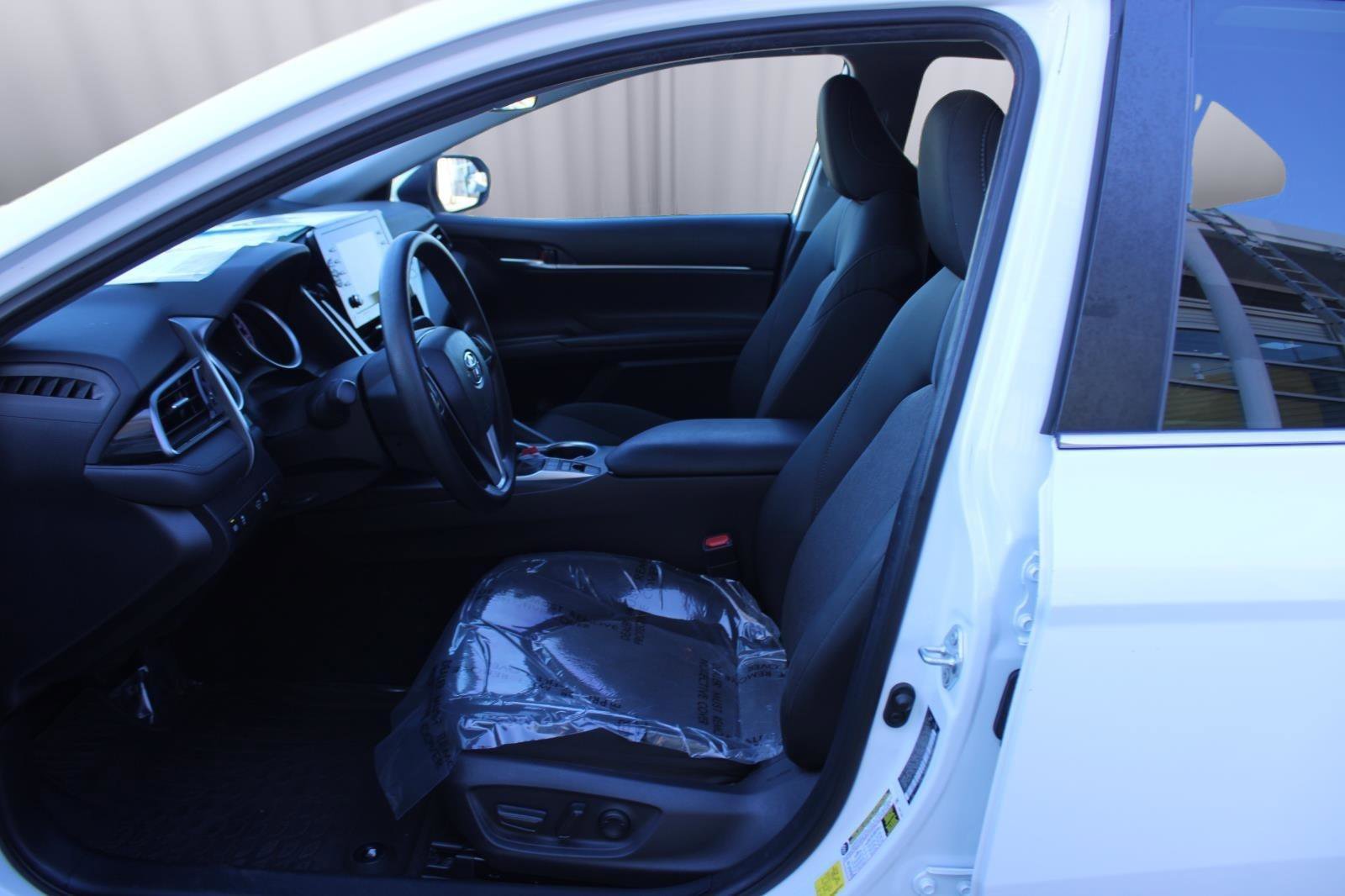 Used 2021 Toyota Camry LE image 28