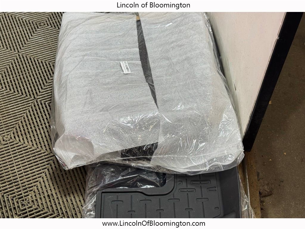 New 2026 Lincoln Aviator AWD w/ Jet Appearance Package image 64
