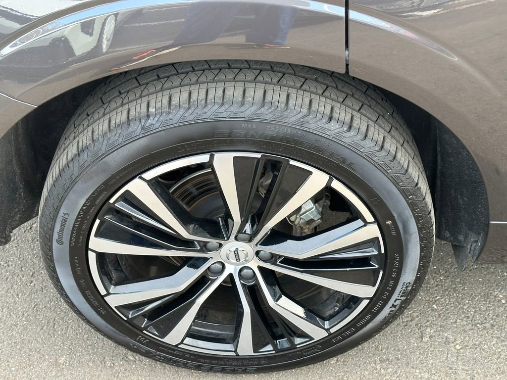 Used 2025 Volvo XC60 B5 Plus image 11