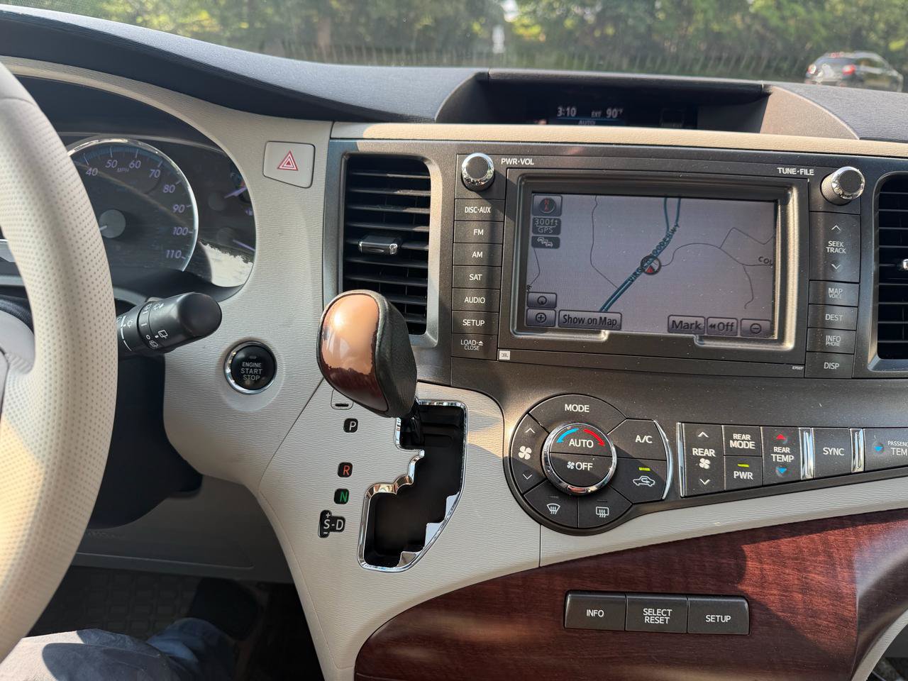 Used 2011 Toyota Sienna XLE w/ Premium Pkg FWD image 16