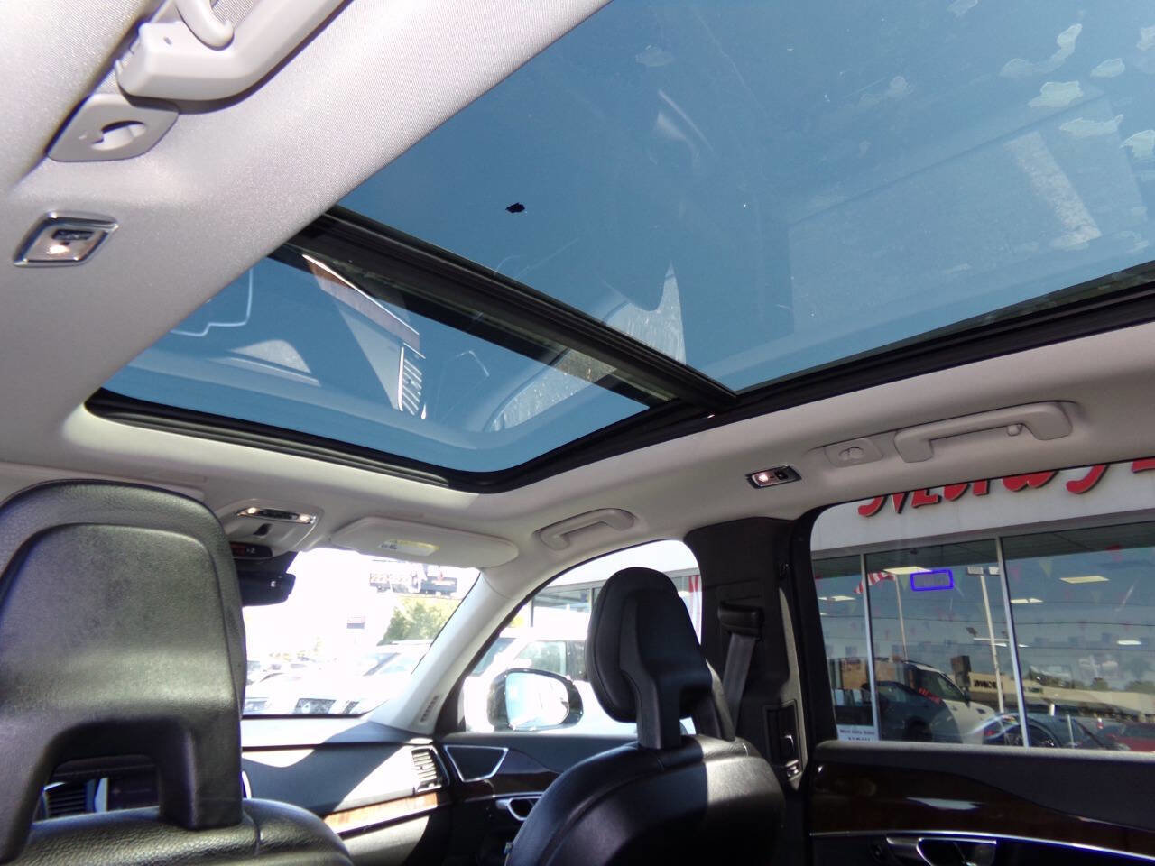 Used 2016 Volvo XC90 T6 Momentum w/ Momentum Plus Package image 18