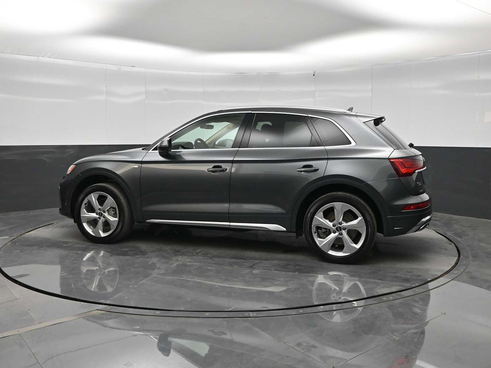 Used 2022 Audi Q5 2.0T Premium Plus w/ Premium Plus Package AWD/4WD image 5