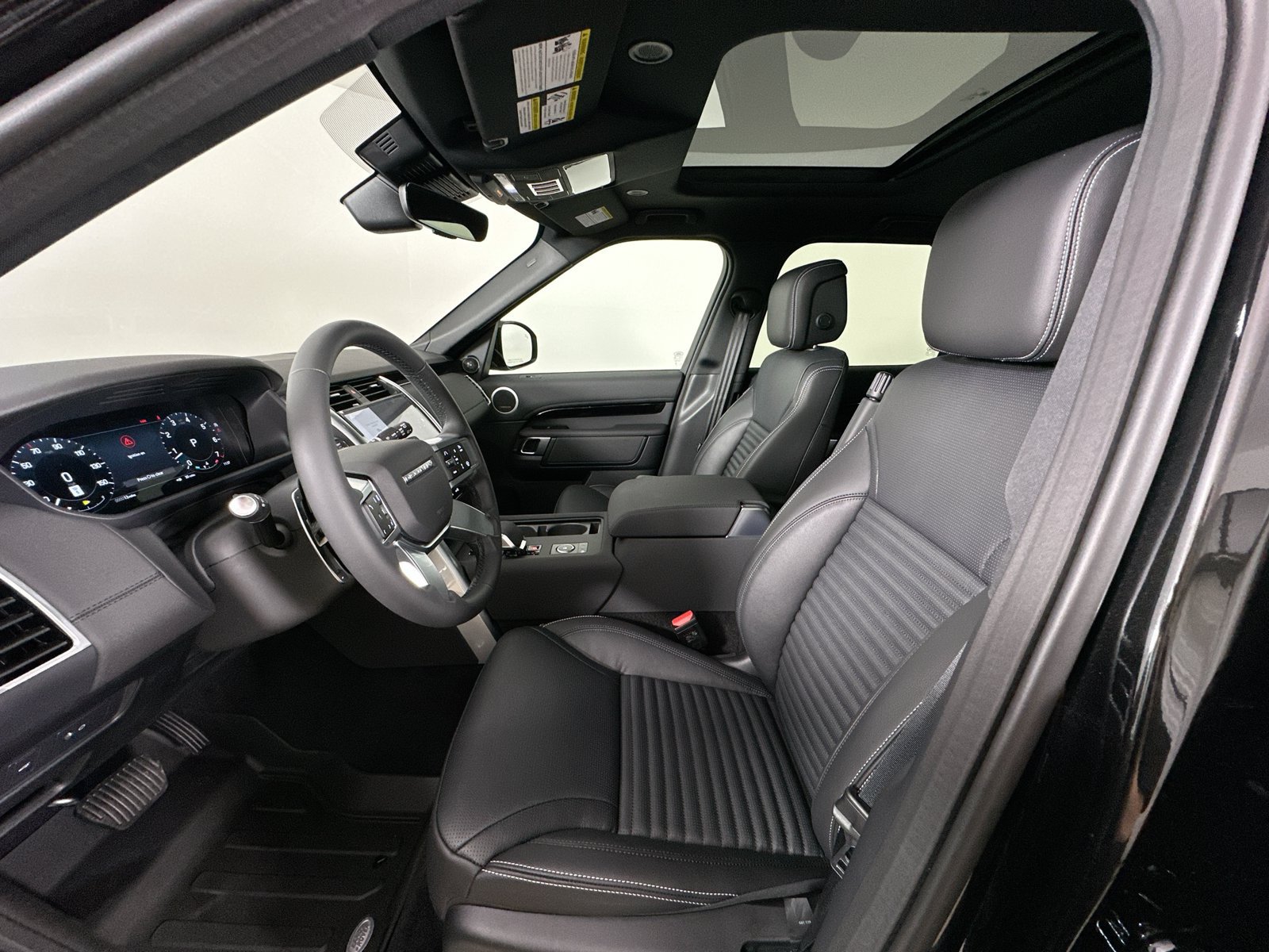 New 2026 Land Rover Discovery S AWD/4WD image 32